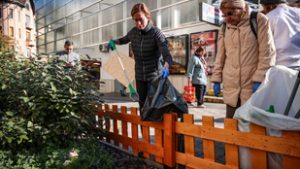 Nekiállt a II. kerület és inkább ők kezdték el felszedni a csikkeket