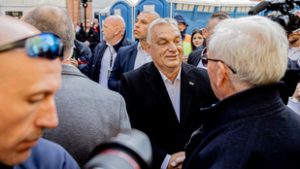 „Ne nyúljon hozzám!” – előkerült egy videó az Orbán Viktor beszéde közben történt balhéról