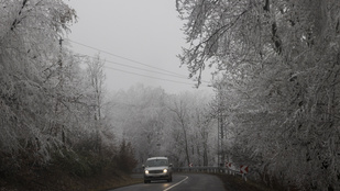 Csak téli gumival vagy jégkorcsolyával induljunk útnak, fagyni fog az éjjel