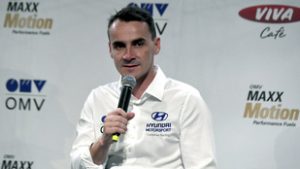 Michelisz Norbert megvédte bajnoki címét a túraautósok elitkategóriájában