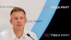 Magyar Péter üzent az ellenzéki politikusoknak, nem tervez alkudozni 2026-ban