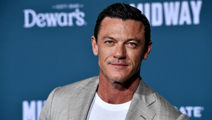 Luke Evans beismerte, „szörnyű szorongása” van a teste miatt