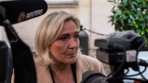 Véget ért Marine Le Pen tárgyalása, de csak márciusban derül ki, indulhat-e a következő elnökválasztáson