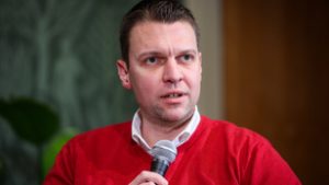 Menczer Tamás: Magyar Péter egy agresszív buldózerstílust hozott be a politikába