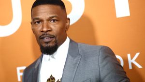 Jamie Foxx beperelné azt, aki egy üvegpohárral vágta szájba