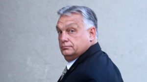 Hadházy Ákos szerint Orbán Viktor Indiában nyaral