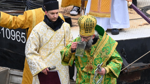 Előre ivott a Dunából a görögkatolikus főpap vízkereszt alkalmából