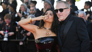 Salma Hayek milliárdos férjének is húznia kell a luxusnadrágszíjon