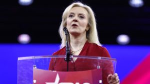 Liz Truss nekiment a brit kormányfőnek, jogi lépésekkel fenyegeti