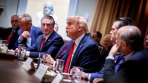 Donald Trump: Az EU csak azért van, hogy szívassa Amerikát, jön a 25 százalékos vám
