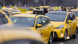 Tarifaemelésről tárgyaltak taxis szervezetek a fővárossal