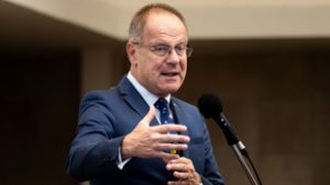 Navracsics Tibor: Öt megoldási lehetőség körvonalazódik a települések védelme érdekében