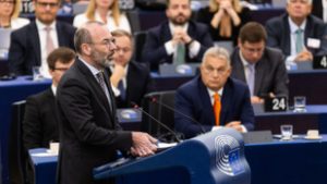 Manfred Weber: Elegünk van Orbán Viktorból