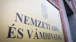 Figyelmeztet a NAV, csalók élnek vissza a hivatal nevével