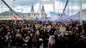 Századvég: a lakosság többsége elutasítja a Pride-ot és a hídfoglalást