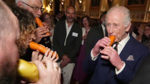 Károly király egy répából készült furulyán játszott