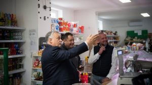 Orbán Viktor a zebrák után nyulakat vásárolt Tiszakürtön