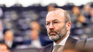 Manfred Weber szerint kiváltság, hogy a magyar kormány új plakátkampányának célpontjai között lehet