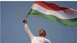 A Tisza Párt bűncselekményt kiált, miután hamis ukrán zászlós képpel próbálták lejáratni Magyar Pétert
