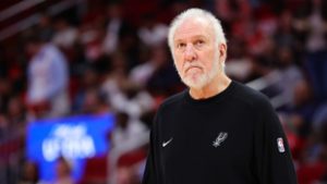 Rosszul lett egy étteremben a korábban stroke-ot kapó NBA-edzőlegenda