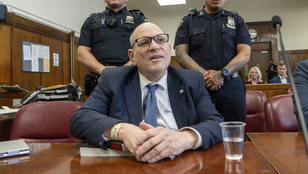 A börtön helyett kórházban marad a tárgyalása idején Harvey Weinstein