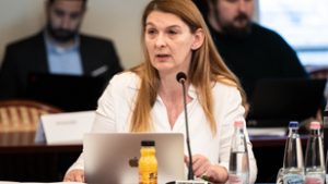 Átláthatósági vita a Fővárosi Közgyűlésben: Baranyi Krisztina keményen bírálta a Tisza Párt képviselőjét