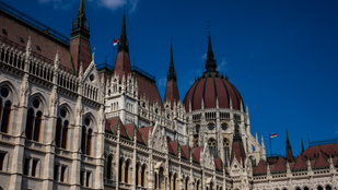 Veszélyhelyzeti kormányrendeletekkel kapcsolatos törvényjavaslatot tárgyal a parlament