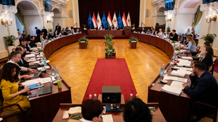 Váratlan vendég a közgyűlésen, újra balhé lesz? - Élőben a Fővárosi Közgyűlés üléséről