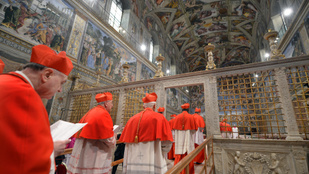 Elsötétítik és áthatolhatatlanná teszik a Sixtus-kápolnát, gőzerővel készülnek a pápaválasztásra
