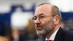 Manfred Weber szerint Magyar Péter jövőre nyugdíjba küldi Orbán Viktort