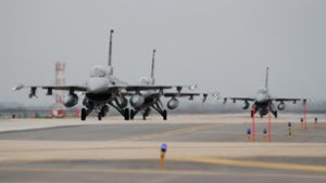Vége a moszkvai barátságnak, Vietnam amerikai F–16-osokat vásárol