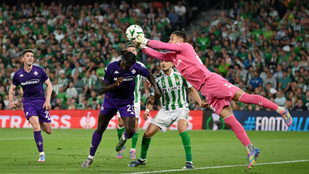 Előnyben a Betis és a Chelsea a Konferencialiga elődöntőjében