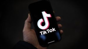 Gigabírságot kapott a TikTok: illegálisan Kínába küldte az európai felhasználók adatait