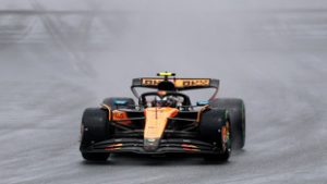 Verstappen a bokszban balesetezett, Norris nyerte a káoszsprintet Miamiban
