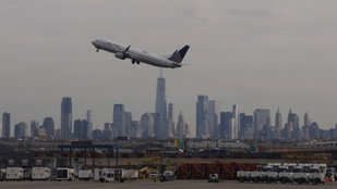Káosz New Yorkban, napi több tucat járatát törölte egy amerikai légitársaság