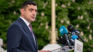 Orbán Viktornak üzent a magyarellenes román elnökjelölt