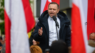 Megkeverheti a kártyákat Lengyelországban, hogy Orbán Viktor szövetségesének elnökjelöltje botrányba keveredett