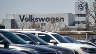 Csaknem 90 ezer autót hív vissza a Volkswagen tűzveszélyre hivatkozva