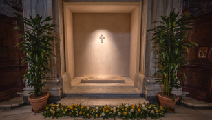 Könnyek Ferenc pápa sírjánál – egy pillantás a Santa Maria Maggiore-bazilikában