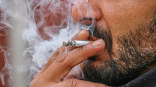 Franciaországban tilos lesz dohányozni gyerekek által is látogatott helyeken