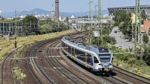 Áll a vonatforgalom a győri vonalon, jelentős késésekre kell számítani