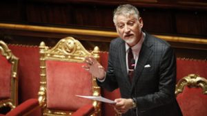 Szuperigazgatók kinevezve, de a politikai csatározásoknak nincs vége