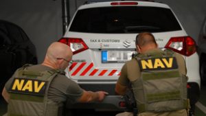 Lopott autóval bukott le egy frissen szabadult férfi, NAV-nyomozókat próbált megvesztegetni