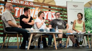 „Aki szarral birkózik, az maga is szaros lesz” – keményen odaszólt L. Simon László