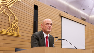 Horogkeresztet rajzolt egy német politikus, belebukott a botrányba