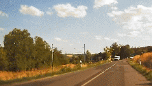 Utolsó pillanatban rántotta félre a kormányt, lepergett előtte az élete