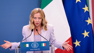 Nem létező államot ismerne el a francia elnök Giorgia Meloni szerint