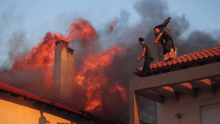 Tűzvész söpört végig Athén külvárosán, többeket evakuálni kellett
