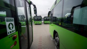 Nézze a menetrendet, sztrájkolnak a buszsofőrök Pécsett, 450 járat marad ki