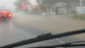 Leszakadt az ég Kaposváron, elöntötte az utakat a víz